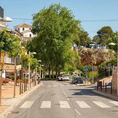 Lovely Cozy 2-bedroom Residential With Patio Сasa de vacaciones Benalmádena